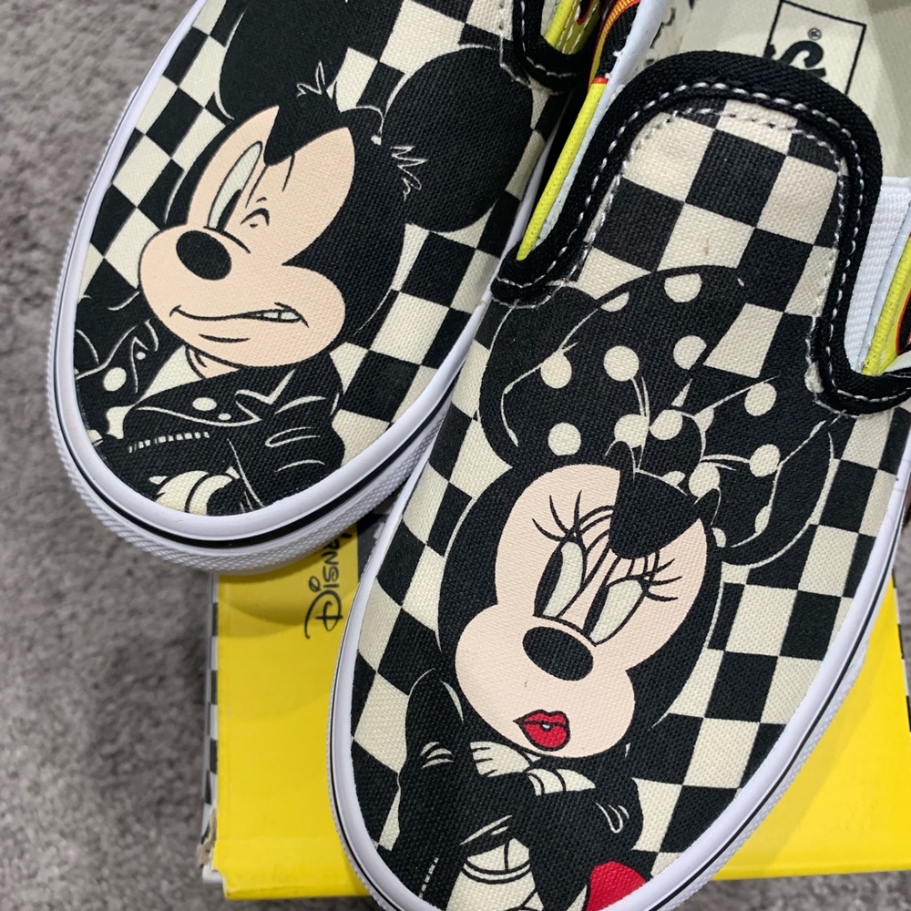 Mickey & Minnie Vans